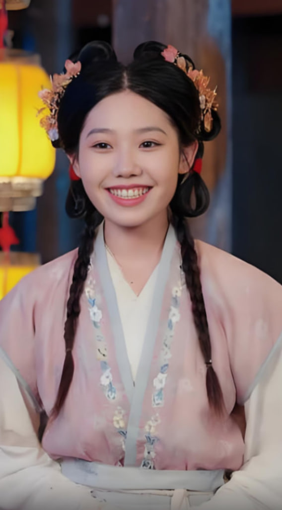 穿越后！我?guī)托∽孀谡衽d家族（穿越后我?guī)托∽孀谡衽d家族）(全集)